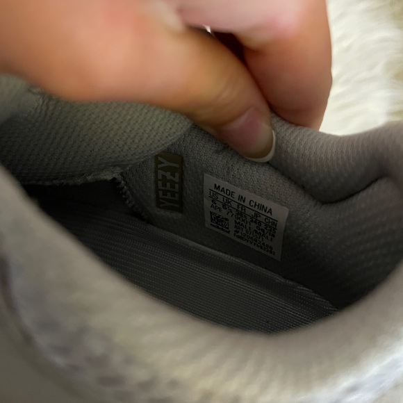 Adidas YEEZY Boost 700 Wave Runner - Picture 5 of 9